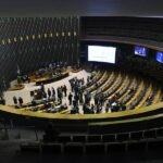 Congresso aprova uso de emendas de comissão e bancada para pagar salários na saúde