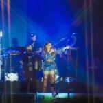 Simone Mendes levou sertanejo romântico ao palco do Parque de Exposições