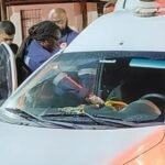 Motorista tentar furar blitz e carona é encontrado morto em carro em Salvador