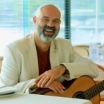 Festival A Bossa: Alexandre Leão celebra legado de João Gilberto