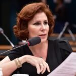 Carla Zambelli anuncia novo projeto literário durante prisão na Itália