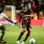 Vitória vence na estreia da Série A e encerra tabu de 17 anos