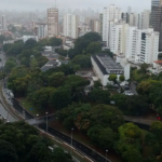 Carnaval em Salvador tem calor e risco de chuva nesta sexta-feira