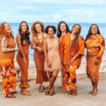 Village Itaparica celebra três anos com show da Sambaiana e programação especial à beira-mar