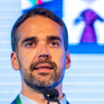 Eduardo Leite critica PSD por apoio a Caiado e aponta risco de nova polarização