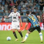 Vitória é dominado pelo Grêmio, perde fora de casa e jogo é marcado por lesão grave