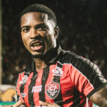 Cacá valoriza vitória do Vitória e destaca solidez defensiva