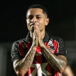 Vitória estreia no Nordestão com pressão por título