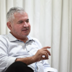 Angelo Coronel coloca stent após detectar obstrução em artéria