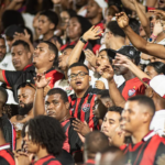 Jair Ventura exalta força do Vitória no Barradão após triunfo sobre o Atlético-MG