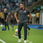 Jair Ventura analisa derrota do Vitória para o Grêmio e aponta falhas decisivas