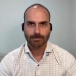 Eduardo Bolsonaro levanta suspeitas sobre votação na Bahia e cobra mudanças no sistema eleitoral