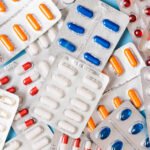 Entre o balcão e o cuidado clínico: o papel crescente do farmacêutico na saúde pública