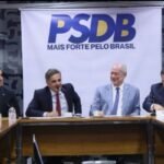 PSDB reage à queda e mira virada: Aécio articula expansão, flerta com Ciro e planeja ofensiva em 2026