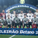 Vitória terá sequência de quatro jogos no Barradão e aposta na força em casa