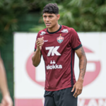 Zé Vitor cobra reação do Vitória fora de casa