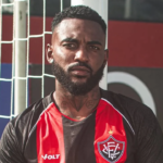 Vitória lança novo uniforme principal para a temporada 2026