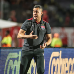 Jair Ventura valoriza atuação do Vitória e destaca evolução após empate