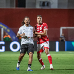 Jogador denuncia racismo em jogo da Série B e confusão marca partida