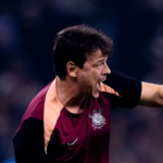 Diniz critica gramado do Barradão após empate sem gols com o Vitória