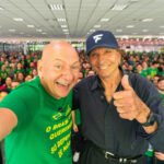 Luciano Hang recebe Emerson Fittipaldi no Centro Administrativo da Havan