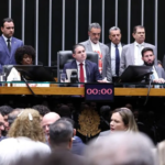 Câmara aprova PEC do fim da escala 6×1 e reduz jornada para 40 horas semanais