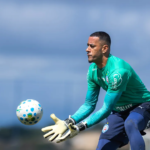 Bahia confirma grave lesão de Léo Vieira e goleiro pode perder restante da temporada