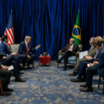 Lula e Trump se reúnem na Casa Branca em meio a tensões comerciais