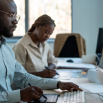 Bahia registra diferença de até R$ 3 mil entre salários de negros e brancos