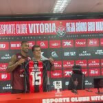 Esporte Clube Vitória oficializa Walace