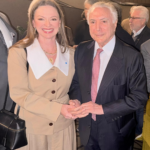 Isabela Suarez prestigia pré-estreia de documentário sobre Michel Temer em São Paulo