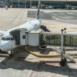 Governo libera R$ 8 bilhões para setor aéreo diante da alta do combustível