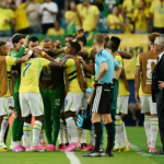 Vini Jr. revela aposta com Ancelotti após marcar gol de cabeça pela Seleção