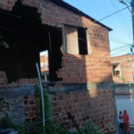 Parte de imóvel desaba no Lobato e mobiliza Defesa Civil de Salvador