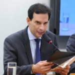 Leo Prates apresenta parecer sobre fim da escala 6×1 e Câmara pode votar proposta nesta semana
