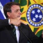 Arma registrada em nome de Bolsonaro é apreendida durante blitz no Distrito Federal