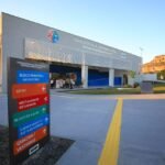 Contradição: política educacional baiana atacada por ACM Neto é usada em Goiás por Caiado