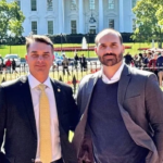 Flávio e Eduardo Bolsonaro associam eliminação do Brasil ao PT