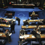 Spray de pimenta para mulheres é aprovado pelo Senado e aguarda sanção
