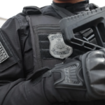 Mulher é presa suspeita de tentar matar pai e irmãos após discussão familiar no oeste da Bahia
