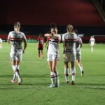 São Paulo bate o Vitória no Barradão e assume a liderança do Brasileirão Feminino