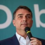 Flávio Bolsonaro promete endurecer punição para roubo e revenda de celulares