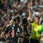 Vasco segura pressão do Vitória e sai na frente nas quartas da Copa do Brasil
