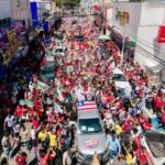 Jerônimo, Rui e Wagner arrastam 20 mil pessoas em caminhada por Feira de Santana