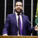 Janones prevê virada de Flávio Bolsonaro sobre Lula nas pesquisas até setembro