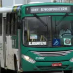 Festa paredão interrompe circulação de ônibus na Engomadeira