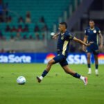 Com cobrança magistral de Juba, Bahia vence o Remo na Arena Fonte Nova