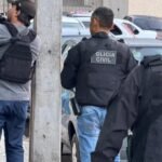 Polícia prende seis suspeitos de extorquir turistas e vender drogas no Farol da Barra