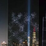 2.977 drones formam Torres Gêmeas no céu de Nova York em homenagem às vítimas do 11 de Setembro