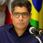 ACM Neto leva tombo de carro de som durante ato político no interior da Bahia